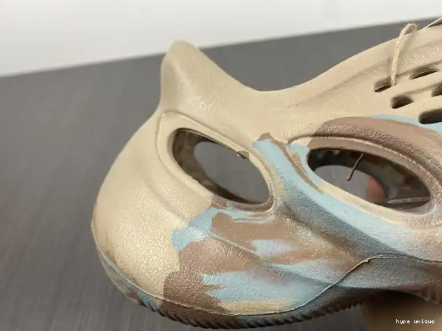 hype GY3969 Yeezy Adidas Runner Foam 0519